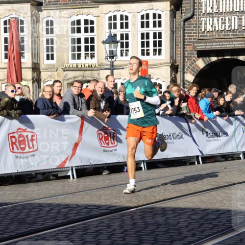 06.10.2024 - 19. swb-Marathon Bremen Strokosch-Dieckow http://msf.ph/oto/7360266 06.10.2024 10:32:35 Ziel 7247, 8211, 8753, 8780 meine-sportfotos.de