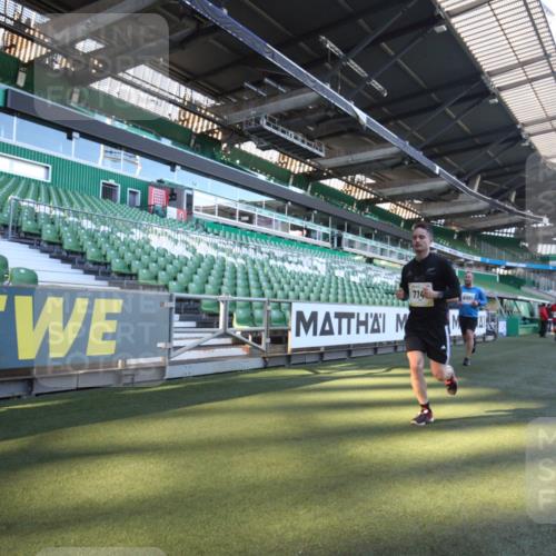 06.10.2024 - 19. swb-Marathon Bremen Yannick Fuchs http://msf.ph/oto/7360277 06.10.2024 10:25:57 Laufen im Stadion 7141, 7294, 7327, 7403, 7429, 7433, 7485, 7496, 7508, 7548, 7771, 7793, 7978, 8075, 8177, 8301, 8321, 8426, 8481, 8492, 8497, 8555, 8659, 8713, 8715, 8775, 8793, 8905, 8913, 8996, 8997, 9034, 9061 meine-sportfotos.de