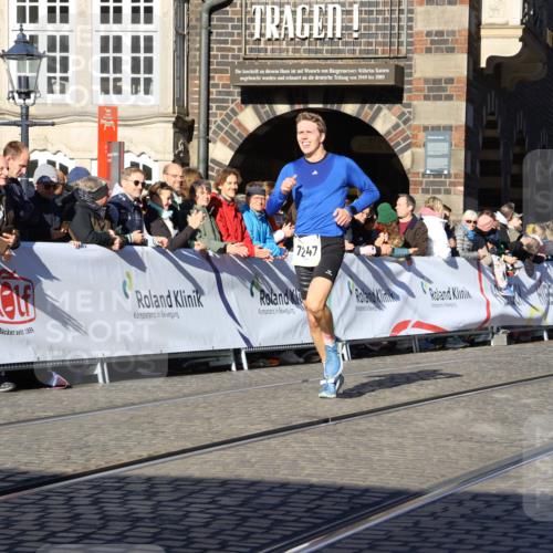 06.10.2024 - 19. swb-Marathon Bremen Strokosch-Dieckow http://msf.ph/oto/7360299 06.10.2024 10:32:43 Ziel 7247, 8211, 8647 meine-sportfotos.de