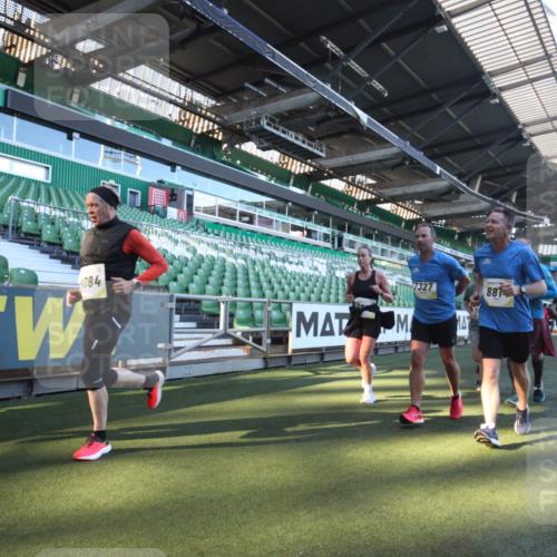 06.10.2024 - 19. swb-Marathon Bremen Yannick Fuchs http://msf.ph/oto/7360430 06.10.2024 10:26:18 Laufen im Stadion 7045, 7141, 7327, 7403, 7414, 7429, 7485, 7508, 7576, 7720, 7771, 7874, 7978, 8075, 8177, 8192, 8301, 8321, 8376, 8426, 8452, 8492, 8555, 8601, 8733, 8775, 8793, 8814, 8870, 8913, 8970, 8973, 8996, 8997, 9000, 9034, 9051, 9054, 9084 meine-sportfotos.de