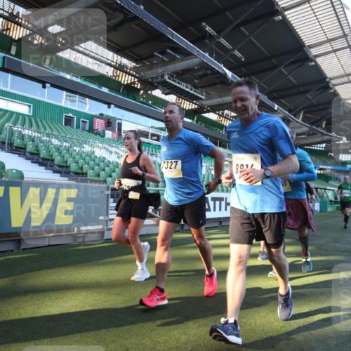 06.10.2024 - 19. swb-Marathon Bremen Yannick Fuchs http://msf.ph/oto/7360444 06.10.2024 10:26:18 Laufen im Stadion 7045, 7141, 7327, 7403, 7414, 7429, 7485, 7508, 7576, 7720, 7771, 7874, 7978, 8075, 8177, 8192, 8301, 8321, 8376, 8426, 8452, 8492, 8555, 8601, 8733, 8775, 8793, 8814, 8870, 8913, 8970, 8973, 8996, 8997, 9000, 9034, 9051, 9054, 9084 meine-sportfotos.de
