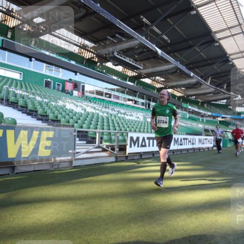 06.10.2024 - 19. swb-Marathon Bremen Yannick Fuchs http://msf.ph/oto/7360486 06.10.2024 10:26:21 Laufen im Stadion 7045, 7141, 7327, 7403, 7414, 7429, 7485, 7508, 7576, 7720, 7771, 7874, 7978, 8075, 8177, 8192, 8301, 8321, 8376, 8426, 8452, 8555, 8601, 8733, 8775, 8793, 8814, 8870, 8913, 8970, 8973, 8996, 8997, 9000, 9025, 9034, 9051, 9054, 9084 meine-sportfotos.de