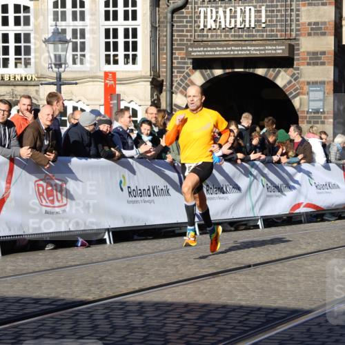 06.10.2024 - 19. swb-Marathon Bremen Strokosch-Dieckow http://msf.ph/oto/7360606 06.10.2024 10:32:59 Ziel 8647 meine-sportfotos.de