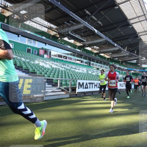 06.10.2024 - 19. swb-Marathon Bremen Yannick Fuchs http://msf.ph/oto/7360655 06.10.2024 10:26:54 Laufen im Stadion 7008, 7491, 7576, 7720, 7874, 7887, 7953, 8103, 8172, 8238, 8239, 8335, 8452, 8460, 8475, 8561, 8567, 8568, 8578, 8580, 8585, 8636, 8645, 8652, 8732, 8817, 8870, 8904, 9016, 9025, 9032, 9070, 9110 meine-sportfotos.de