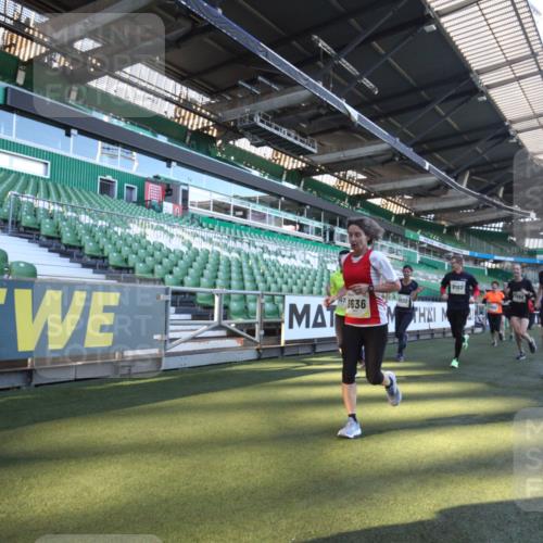 06.10.2024 - 19. swb-Marathon Bremen Yannick Fuchs http://msf.ph/oto/7360665 06.10.2024 10:26:55 Laufen im Stadion 7008, 7491, 7576, 7720, 7887, 7953, 8103, 8172, 8238, 8239, 8335, 8452, 8460, 8475, 8561, 8567, 8568, 8578, 8580, 8585, 8636, 8645, 8652, 8732, 8817, 8870, 8904, 9016, 9025, 9032, 9070, 9110 meine-sportfotos.de