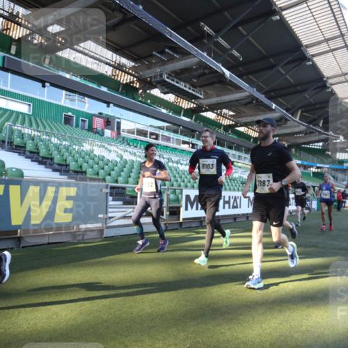 06.10.2024 - 19. swb-Marathon Bremen Yannick Fuchs http://msf.ph/oto/7360693 06.10.2024 10:26:56 Laufen im Stadion 7008, 7491, 7576, 7720, 7887, 7953, 8103, 8172, 8238, 8239, 8335, 8452, 8460, 8475, 8561, 8567, 8568, 8578, 8580, 8585, 8636, 8645, 8652, 8732, 8817, 8870, 8904, 9016, 9025, 9032, 9070, 9110 meine-sportfotos.de
