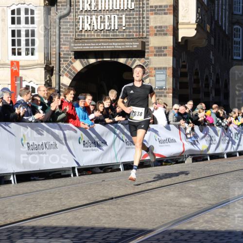 06.10.2024 - 19. swb-Marathon Bremen Strokosch-Dieckow http://msf.ph/oto/7360717 06.10.2024 10:33:29 Ziel 7838, 8664 meine-sportfotos.de