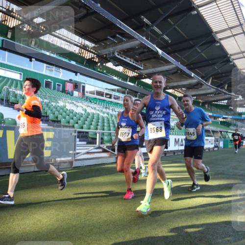 06.10.2024 - 19. swb-Marathon Bremen Yannick Fuchs http://msf.ph/oto/7360753 06.10.2024 10:26:59 Laufen im Stadion 7008, 7491, 7576, 7717, 7720, 7833, 7887, 7953, 8103, 8172, 8238, 8239, 8335, 8452, 8460, 8475, 8561, 8567, 8568, 8578, 8580, 8585, 8610, 8635, 8636, 8645, 8652, 8732, 8764, 8777, 8817, 8856, 8870, 8901, 8904, 9016, 9025, 9032, 9070, 9110 meine-sportfotos.de