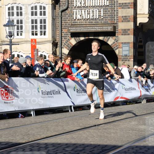 06.10.2024 - 19. swb-Marathon Bremen Strokosch-Dieckow http://msf.ph/oto/7360759 06.10.2024 10:33:29 Ziel 7838, 8664 meine-sportfotos.de