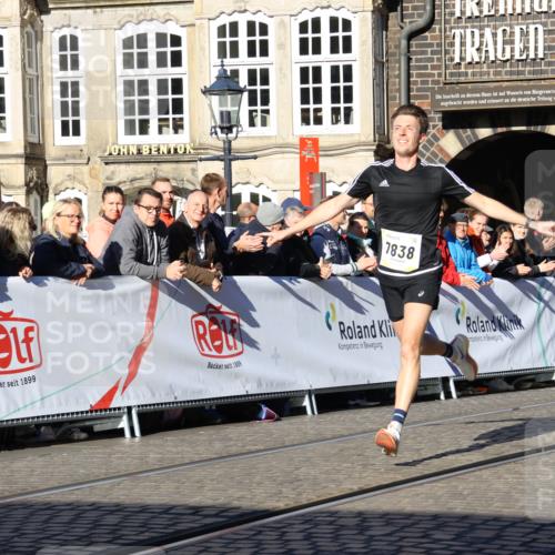 06.10.2024 - 19. swb-Marathon Bremen Strokosch-Dieckow http://msf.ph/oto/7360831 06.10.2024 10:33:30 Ziel 7838, 8664 meine-sportfotos.de