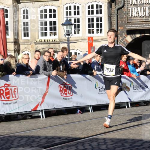 06.10.2024 - 19. swb-Marathon Bremen Strokosch-Dieckow http://msf.ph/oto/7360839 06.10.2024 10:33:30 Ziel 7838, 8664 meine-sportfotos.de