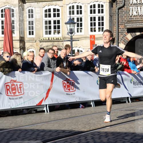 06.10.2024 - 19. swb-Marathon Bremen Strokosch-Dieckow http://msf.ph/oto/7360855 06.10.2024 10:33:30 Ziel 7838, 8664 meine-sportfotos.de