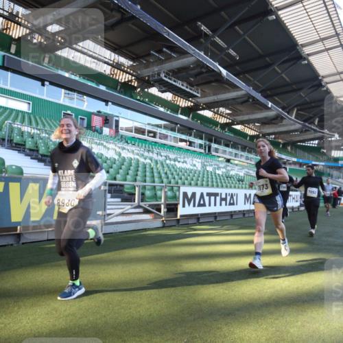 06.10.2024 - 19. swb-Marathon Bremen Yannick Fuchs http://msf.ph/oto/7360906 06.10.2024 10:27:30 Laufen im Stadion 7008, 7052, 7184, 7214, 7452, 7560, 7638, 7647, 7673, 7717, 7833, 7876, 8150, 8239, 8316, 8351, 8460, 8580, 8610, 8635, 8658, 8701, 8732, 8754, 8764, 8774, 8777, 8801, 8856, 8901, 8904, 8943, 8980, 9016, 9027, 9085, 9110 meine-sportfotos.de