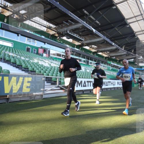06.10.2024 - 19. swb-Marathon Bremen Yannick Fuchs http://msf.ph/oto/7360943 06.10.2024 10:27:36 Laufen im Stadion 7052, 7184, 7198, 7214, 7452, 7560, 7594, 7638, 7647, 7673, 7717, 7833, 7876, 8066, 8150, 8185, 8316, 8351, 8610, 8635, 8658, 8701, 8754, 8764, 8774, 8777, 8801, 8816, 8836, 8856, 8901, 8904, 8943, 8980, 9016, 9027, 9085, 9110 meine-sportfotos.de