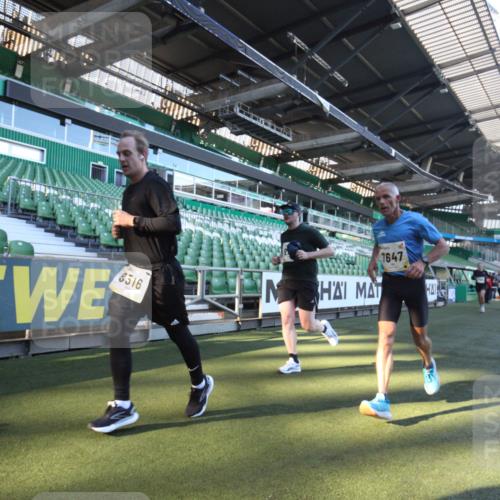 06.10.2024 - 19. swb-Marathon Bremen Yannick Fuchs http://msf.ph/oto/7360957 06.10.2024 10:27:36 Laufen im Stadion 7052, 7184, 7198, 7214, 7452, 7560, 7594, 7638, 7647, 7673, 7717, 7833, 7876, 8066, 8150, 8185, 8316, 8351, 8610, 8635, 8658, 8701, 8754, 8764, 8774, 8777, 8801, 8816, 8836, 8856, 8901, 8904, 8943, 8980, 9016, 9027, 9085, 9110 meine-sportfotos.de