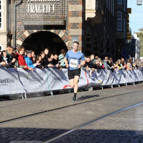 06.10.2024 - 19. swb-Marathon Bremen Strokosch-Dieckow http://msf.ph/oto/7360982 06.10.2024 10:33:42 Ziel 8139, 8543, 8664, 8735 meine-sportfotos.de