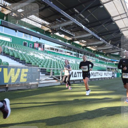 06.10.2024 - 19. swb-Marathon Bremen Yannick Fuchs http://msf.ph/oto/7360993 06.10.2024 10:27:41 Laufen im Stadion 7052, 7184, 7198, 7214, 7303, 7452, 7560, 7594, 7638, 7647, 7673, 7717, 7833, 7876, 8066, 8150, 8185, 8288, 8316, 8351, 8610, 8635, 8658, 8701, 8716, 8754, 8764, 8774, 8777, 8801, 8816, 8824, 8827, 8836, 8856, 8901, 8943, 8980, 9027, 9085 meine-sportfotos.de