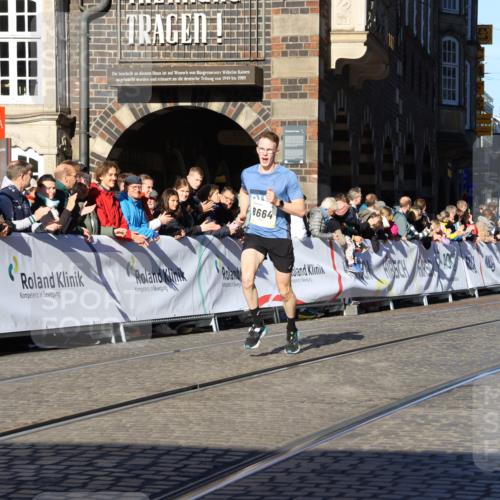 06.10.2024 - 19. swb-Marathon Bremen Strokosch-Dieckow http://msf.ph/oto/7361007 06.10.2024 10:33:42 Ziel 8139, 8543, 8664, 8735 meine-sportfotos.de