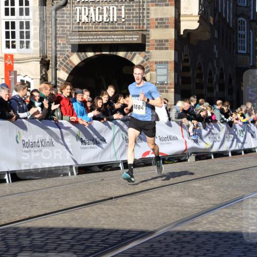 06.10.2024 - 19. swb-Marathon Bremen Strokosch-Dieckow http://msf.ph/oto/7361027 06.10.2024 10:33:42 Ziel 8139, 8543, 8664, 8735 meine-sportfotos.de