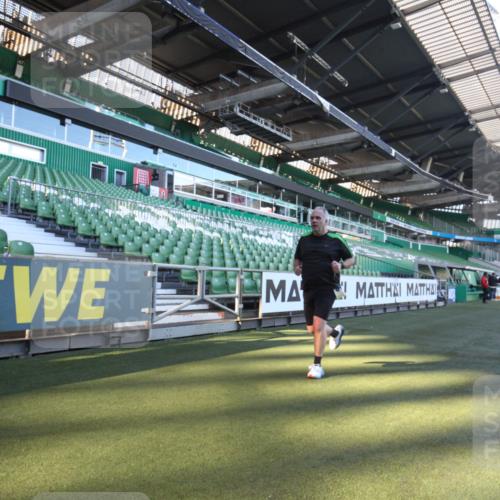 06.10.2024 - 19. swb-Marathon Bremen Yannick Fuchs http://msf.ph/oto/7361028 06.10.2024 10:27:47 Laufen im Stadion 7052, 7095, 7184, 7198, 7214, 7303, 7364, 7452, 7560, 7594, 7638, 7647, 7673, 7876, 8066, 8150, 8173, 8185, 8288, 8316, 8351, 8456, 8701, 8711, 8716, 8754, 8774, 8801, 8816, 8824, 8827, 8836, 8943, 8980, 9027 meine-sportfotos.de