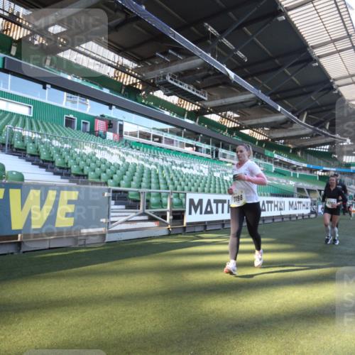 06.10.2024 - 19. swb-Marathon Bremen Yannick Fuchs http://msf.ph/oto/7361041 06.10.2024 10:27:51 Laufen im Stadion 7052, 7094, 7095, 7184, 7198, 7214, 7303, 7364, 7452, 7464, 7594, 7638, 7647, 7673, 7876, 8066, 8173, 8185, 8288, 8316, 8351, 8403, 8405, 8456, 8701, 8711, 8716, 8754, 8774, 8801, 8816, 8824, 8827, 8836, 8943, 8980, 9040 meine-sportfotos.de