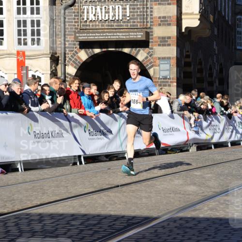 06.10.2024 - 19. swb-Marathon Bremen Strokosch-Dieckow http://msf.ph/oto/7361042 06.10.2024 10:33:42 Ziel 8139, 8543, 8664, 8735 meine-sportfotos.de