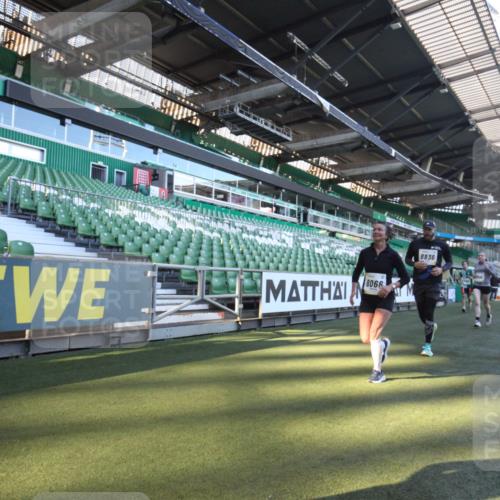 06.10.2024 - 19. swb-Marathon Bremen Yannick Fuchs http://msf.ph/oto/7361046 06.10.2024 10:27:52 Laufen im Stadion 7052, 7094, 7095, 7184, 7198, 7214, 7303, 7364, 7452, 7464, 7594, 7638, 7647, 7673, 7876, 8066, 8173, 8185, 8288, 8316, 8351, 8403, 8405, 8456, 8701, 8711, 8716, 8754, 8774, 8801, 8816, 8824, 8827, 8836, 8943, 8980, 9040 meine-sportfotos.de