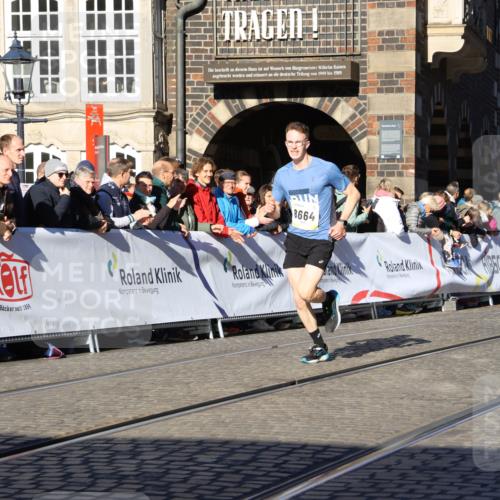 06.10.2024 - 19. swb-Marathon Bremen Strokosch-Dieckow http://msf.ph/oto/7361080 06.10.2024 10:33:42 Ziel 8139, 8543, 8664, 8735 meine-sportfotos.de