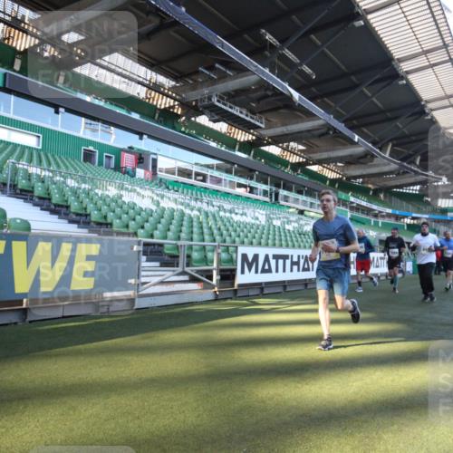 06.10.2024 - 19. swb-Marathon Bremen Yannick Fuchs http://msf.ph/oto/7361147 06.10.2024 10:28:06 Laufen im Stadion 7025, 7094, 7095, 7184, 7195, 7198, 7214, 7303, 7364, 7402, 7452, 7464, 7501, 7538, 7541, 7568, 7569, 7594, 7965, 8066, 8173, 8185, 8261, 8288, 8374, 8403, 8405, 8411, 8456, 8498, 8526, 8551, 8569, 8711, 8716, 8816, 8824, 8827, 8836, 8877, 8891, 8943, 9040, 9060 meine-sportfotos.de