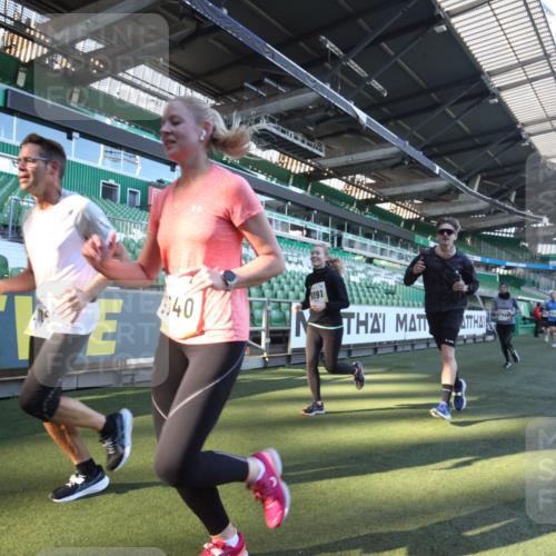06.10.2024 - 19. swb-Marathon Bremen Yannick Fuchs http://msf.ph/oto/7361212 06.10.2024 10:28:13 Laufen im Stadion 7025, 7041, 7094, 7095, 7195, 7198, 7216, 7217, 7303, 7364, 7402, 7464, 7501, 7511, 7538, 7541, 7568, 7569, 7594, 7697, 7897, 7965, 8066, 8173, 8185, 8261, 8288, 8374, 8403, 8405, 8411, 8456, 8498, 8526, 8551, 8569, 8711, 8716, 8816, 8824, 8827, 8833, 8836, 8877, 8891, 8966, 9040, 9060 meine-sportfotos.de