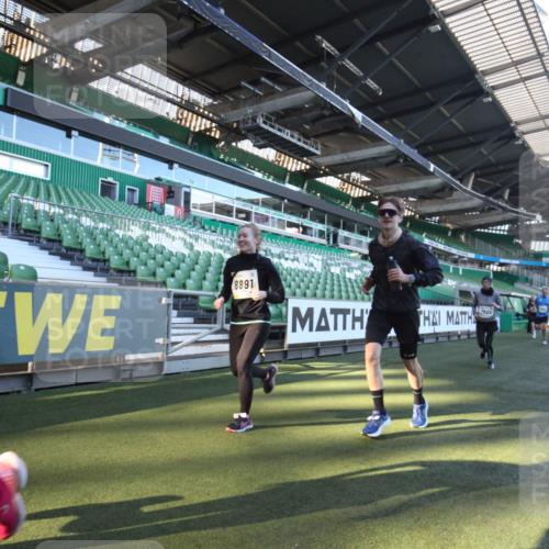 06.10.2024 - 19. swb-Marathon Bremen Yannick Fuchs http://msf.ph/oto/7361223 06.10.2024 10:28:14 Laufen im Stadion 7025, 7041, 7094, 7095, 7195, 7198, 7216, 7217, 7303, 7364, 7402, 7464, 7501, 7511, 7538, 7541, 7568, 7569, 7594, 7697, 7897, 7965, 8066, 8173, 8185, 8261, 8288, 8374, 8403, 8405, 8411, 8456, 8488, 8498, 8526, 8551, 8569, 8711, 8716, 8816, 8824, 8827, 8833, 8836, 8877, 8891, 8966, 9040, 9060 meine-sportfotos.de