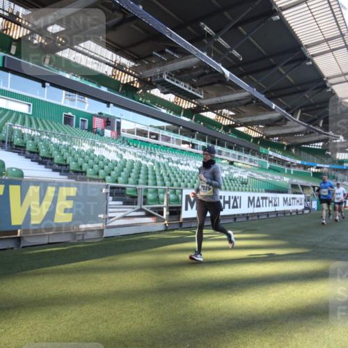 06.10.2024 - 19. swb-Marathon Bremen Yannick Fuchs http://msf.ph/oto/7361233 06.10.2024 10:28:15 Laufen im Stadion 7025, 7041, 7094, 7095, 7195, 7198, 7216, 7217, 7303, 7364, 7402, 7464, 7501, 7511, 7538, 7541, 7568, 7569, 7594, 7697, 7897, 7965, 8066, 8173, 8185, 8261, 8288, 8374, 8403, 8405, 8411, 8456, 8488, 8498, 8526, 8551, 8569, 8711, 8716, 8816, 8824, 8827, 8833, 8836, 8877, 8891, 8966, 9040, 9060 meine-sportfotos.de