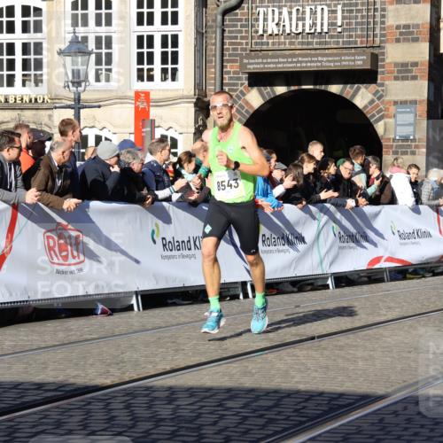 06.10.2024 - 19. swb-Marathon Bremen Strokosch-Dieckow http://msf.ph/oto/7361246 06.10.2024 10:33:50 Ziel 8139, 8423, 8543, 8735, 8938 meine-sportfotos.de
