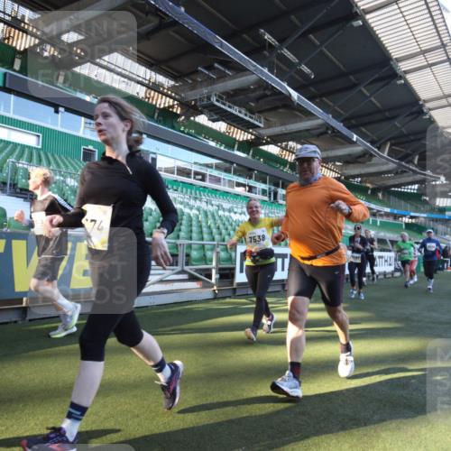 06.10.2024 - 19. swb-Marathon Bremen Yannick Fuchs http://msf.ph/oto/7361285 06.10.2024 10:28:20 Laufen im Stadion 7025, 7041, 7086, 7094, 7095, 7195, 7216, 7217, 7303, 7364, 7402, 7464, 7501, 7511, 7538, 7541, 7568, 7569, 7697, 7897, 7965, 8067, 8173, 8261, 8288, 8323, 8334, 8374, 8403, 8405, 8411, 8456, 8488, 8498, 8526, 8551, 8569, 8711, 8716, 8816, 8824, 8827, 8833, 8877, 8891, 8966, 8991, 9040, 9060 meine-sportfotos.de