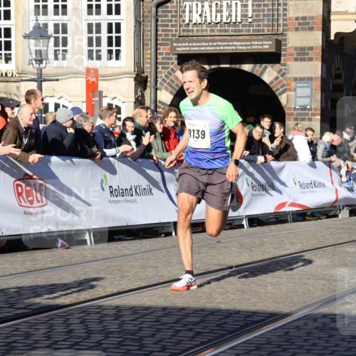 06.10.2024 - 19. swb-Marathon Bremen Strokosch-Dieckow http://msf.ph/oto/7361297 06.10.2024 10:33:51 Ziel 8139, 8423, 8543, 8735, 8750, 8938 meine-sportfotos.de