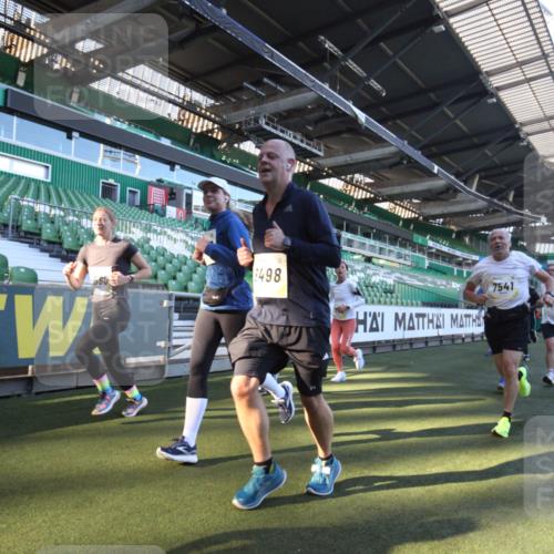 06.10.2024 - 19. swb-Marathon Bremen Yannick Fuchs http://msf.ph/oto/7361324 06.10.2024 10:28:24 Laufen im Stadion 7025, 7041, 7086, 7094, 7095, 7195, 7216, 7217, 7218, 7364, 7402, 7464, 7501, 7511, 7526, 7538, 7541, 7568, 7569, 7697, 7897, 7965, 8067, 8173, 8251, 8261, 8323, 8334, 8374, 8403, 8405, 8411, 8456, 8488, 8498, 8526, 8551, 8569, 8711, 8716, 8833, 8877, 8891, 8966, 8968, 8991, 9040, 9060 meine-sportfotos.de