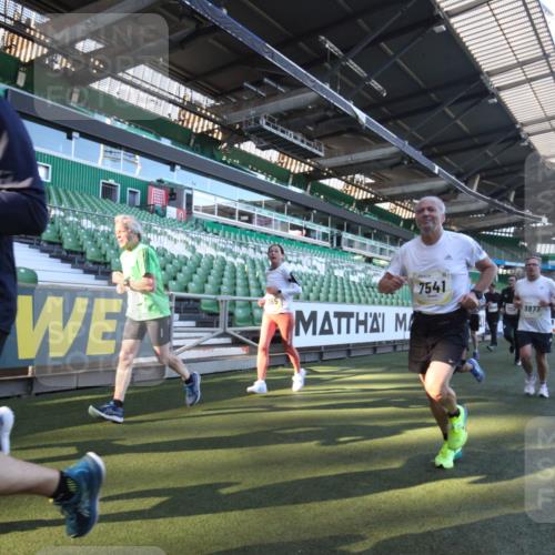 06.10.2024 - 19. swb-Marathon Bremen Yannick Fuchs http://msf.ph/oto/7361341 06.10.2024 10:28:24 Laufen im Stadion 7025, 7041, 7086, 7094, 7095, 7195, 7216, 7217, 7218, 7364, 7402, 7464, 7501, 7511, 7526, 7538, 7541, 7568, 7569, 7697, 7897, 7965, 8067, 8173, 8251, 8261, 8323, 8334, 8374, 8403, 8405, 8411, 8456, 8488, 8498, 8526, 8551, 8569, 8711, 8716, 8833, 8877, 8891, 8966, 8968, 8991, 9040, 9060 meine-sportfotos.de