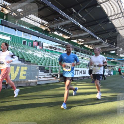 06.10.2024 - 19. swb-Marathon Bremen Yannick Fuchs http://msf.ph/oto/7361370 06.10.2024 10:28:25 Laufen im Stadion 7025, 7041, 7086, 7094, 7095, 7195, 7216, 7217, 7218, 7364, 7402, 7464, 7501, 7511, 7521, 7526, 7538, 7541, 7568, 7569, 7697, 7897, 7965, 8067, 8173, 8251, 8261, 8323, 8334, 8374, 8403, 8405, 8411, 8456, 8488, 8498, 8526, 8551, 8569, 8711, 8833, 8877, 8891, 8966, 8968, 8991, 9040, 9060 meine-sportfotos.de