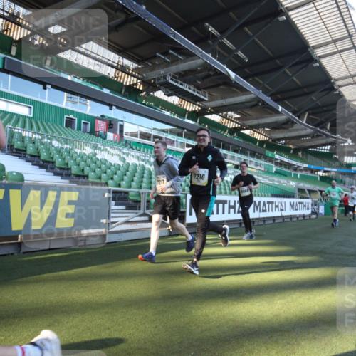06.10.2024 - 19. swb-Marathon Bremen Yannick Fuchs http://msf.ph/oto/7361382 06.10.2024 10:28:27 Laufen im Stadion 7025, 7041, 7086, 7094, 7095, 7195, 7216, 7217, 7218, 7364, 7402, 7464, 7501, 7511, 7521, 7526, 7538, 7541, 7568, 7569, 7697, 7827, 7897, 7965, 8067, 8173, 8251, 8261, 8323, 8334, 8374, 8403, 8405, 8411, 8456, 8488, 8498, 8526, 8551, 8569, 8711, 8833, 8877, 8891, 8966, 8968, 8991, 9040, 9060 meine-sportfotos.de