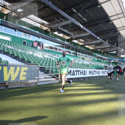 06.10.2024 - 19. swb-Marathon Bremen Yannick Fuchs http://msf.ph/oto/7361412 06.10.2024 10:28:30 Laufen im Stadion 7025, 7041, 7086, 7094, 7095, 7195, 7216, 7217, 7218, 7402, 7464, 7501, 7511, 7521, 7526, 7538, 7541, 7568, 7569, 7697, 7827, 7897, 7940, 7965, 8067, 8251, 8261, 8306, 8323, 8334, 8374, 8403, 8405, 8411, 8419, 8456, 8488, 8498, 8526, 8551, 8566, 8569, 8665, 8833, 8877, 8891, 8966, 8968, 8990, 8991, 9040, 9060 meine-sportfotos.de