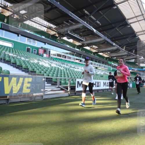 06.10.2024 - 19. swb-Marathon Bremen Yannick Fuchs http://msf.ph/oto/7361418 06.10.2024 10:28:32 Laufen im Stadion 7025, 7041, 7086, 7094, 7195, 7216, 7217, 7218, 7402, 7464, 7501, 7511, 7521, 7526, 7538, 7541, 7568, 7569, 7697, 7776, 7827, 7897, 7940, 7965, 8067, 8251, 8261, 8306, 8323, 8334, 8374, 8403, 8405, 8411, 8419, 8488, 8498, 8526, 8536, 8551, 8566, 8569, 8665, 8833, 8877, 8891, 8966, 8968, 8990, 8991, 9040, 9060 meine-sportfotos.de
