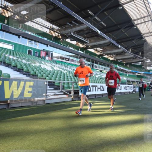 06.10.2024 - 19. swb-Marathon Bremen Yannick Fuchs http://msf.ph/oto/7361520 06.10.2024 10:28:40 Laufen im Stadion 7025, 7041, 7086, 7099, 7195, 7216, 7217, 7218, 7296, 7402, 7501, 7511, 7521, 7526, 7538, 7541, 7568, 7569, 7697, 7776, 7827, 7897, 7940, 7965, 8018, 8067, 8244, 8251, 8261, 8306, 8323, 8334, 8336, 8374, 8411, 8419, 8488, 8498, 8526, 8536, 8551, 8566, 8569, 8665, 8819, 8833, 8877, 8966, 8968, 8990, 8991, 9038, 9080 meine-sportfotos.de