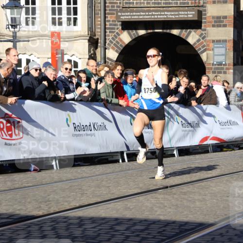 06.10.2024 - 19. swb-Marathon Bremen Strokosch-Dieckow http://msf.ph/oto/7361527 06.10.2024 10:34:08 Ziel 8750 meine-sportfotos.de