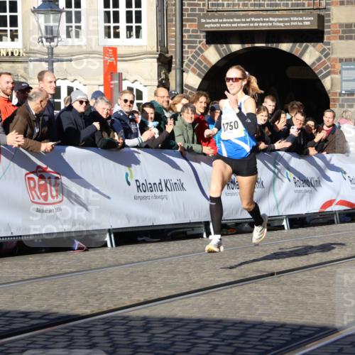 06.10.2024 - 19. swb-Marathon Bremen Strokosch-Dieckow http://msf.ph/oto/7361542 06.10.2024 10:34:08 Ziel 8750 meine-sportfotos.de