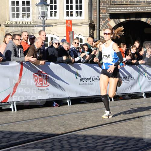 06.10.2024 - 19. swb-Marathon Bremen Strokosch-Dieckow http://msf.ph/oto/7361558 06.10.2024 10:34:08 Ziel 8750 meine-sportfotos.de