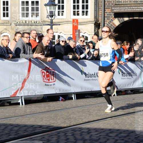 06.10.2024 - 19. swb-Marathon Bremen Strokosch-Dieckow http://msf.ph/oto/7361568 06.10.2024 10:34:08 Ziel 8750 meine-sportfotos.de