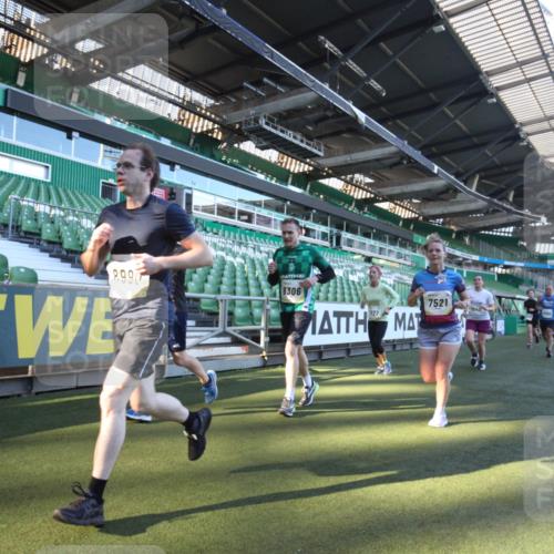 06.10.2024 - 19. swb-Marathon Bremen Yannick Fuchs http://msf.ph/oto/7361571 06.10.2024 10:28:45 Laufen im Stadion 7041, 7086, 7099, 7216, 7217, 7218, 7296, 7402, 7511, 7521, 7526, 7541, 7568, 7569, 7590, 7671, 7697, 7776, 7827, 7897, 7940, 8018, 8067, 8244, 8251, 8306, 8323, 8334, 8336, 8419, 8488, 8498, 8526, 8536, 8551, 8566, 8665, 8819, 8833, 8877, 8965, 8966, 8968, 8990, 8991, 9014, 9038, 9080 meine-sportfotos.de