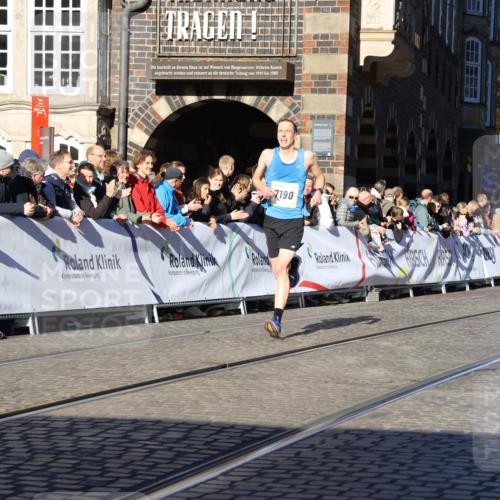 06.10.2024 - 19. swb-Marathon Bremen Strokosch-Dieckow http://msf.ph/oto/7361637 06.10.2024 10:34:25 Ziel 7190, 8531, 8655 meine-sportfotos.de