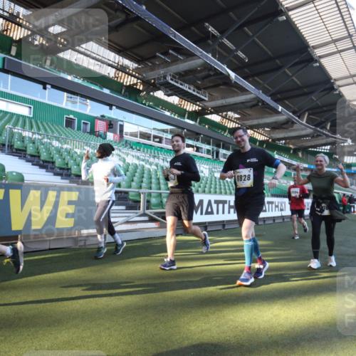 06.10.2024 - 19. swb-Marathon Bremen Yannick Fuchs http://msf.ph/oto/7361831 06.10.2024 10:29:16 Laufen im Stadion 7099, 7290, 7296, 7334, 7370, 7590, 7671, 7683, 7714, 7776, 7800, 7825, 7983, 7992, 8018, 8092, 8098, 8156, 8157, 8158, 8244, 8252, 8330, 8336, 8443, 8458, 8461, 8522, 8525, 8536, 8575, 8596, 8604, 8819, 8828, 8835, 8843, 8875, 8894, 8951, 8953, 8965, 9001, 9014, 9038, 9066, 9080, 9106 meine-sportfotos.de