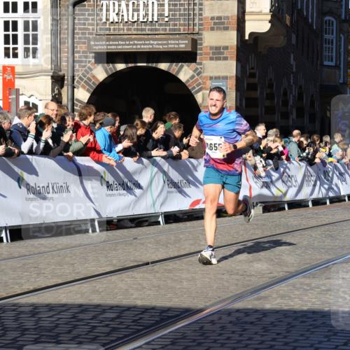 06.10.2024 - 19. swb-Marathon Bremen Strokosch-Dieckow http://msf.ph/oto/7361855 06.10.2024 10:34:35 Ziel 8442, 8531, 8655, 8681 meine-sportfotos.de